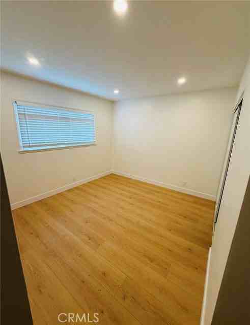 10024 Norwich Ave - Photo 4 of 8