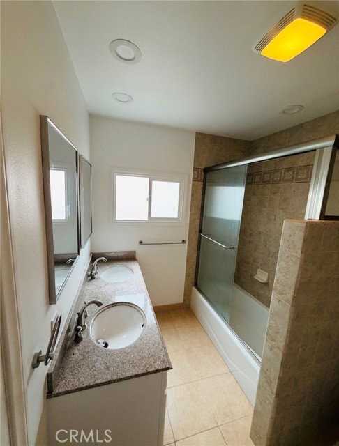 10024 Norwich Ave - Photo 5 of 8