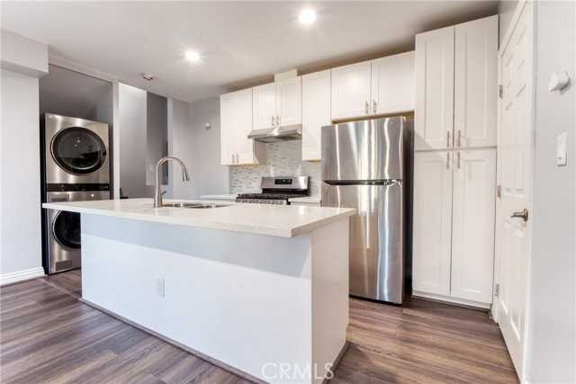 7794 Skyhill Dr - Photo 4 of 8