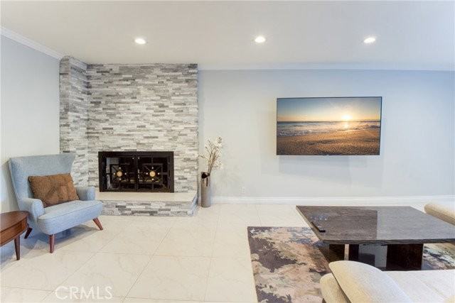 7796 Skyhill Dr - Photo 2 of 8