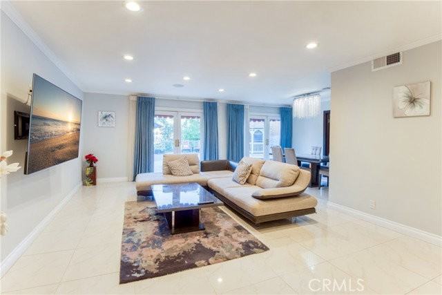 7796 Skyhill Dr - Photo 5 of 8