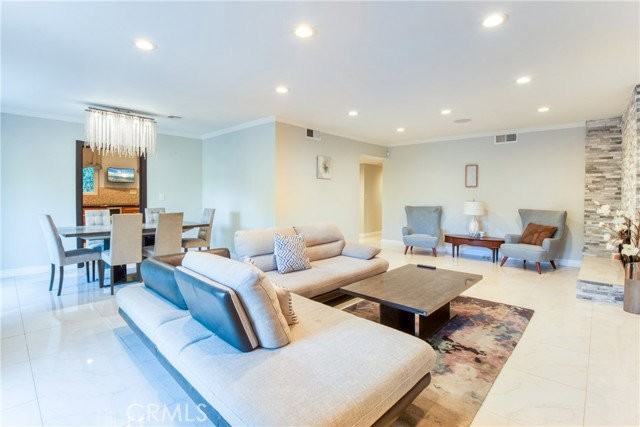 7796 Skyhill Dr - Photo 6 of 8