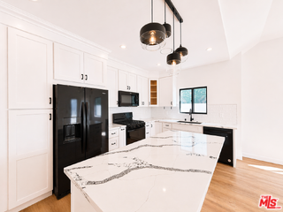 818 N Genesee Ave - Photo 2 of 8