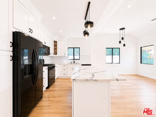 818 N Genesee Ave - Photo 3 of 8