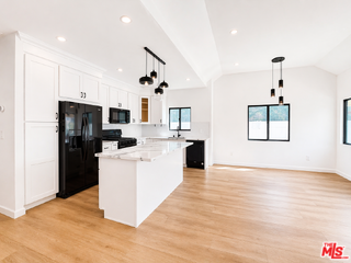 818 N Genesee Ave - Photo 4 of 8