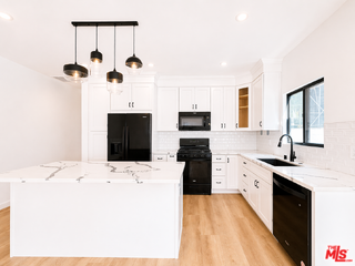 818 N Genesee Ave - Photo 5 of 8