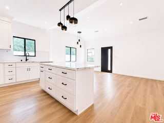 818 N Genesee Ave - Photo 7 of 8