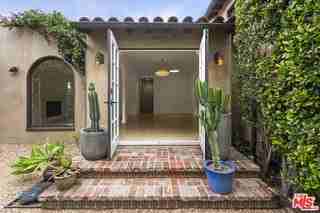 435 Westmount Dr - Photo 4 of 8