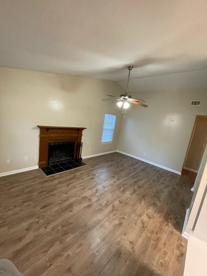 2817 Ridgecrest Dr #1 - Photo 3 of 20