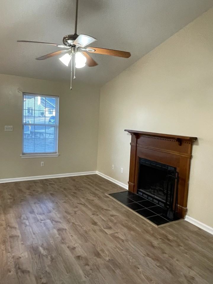 2817 Ridgecrest Dr #1 - Photo 4 of 20