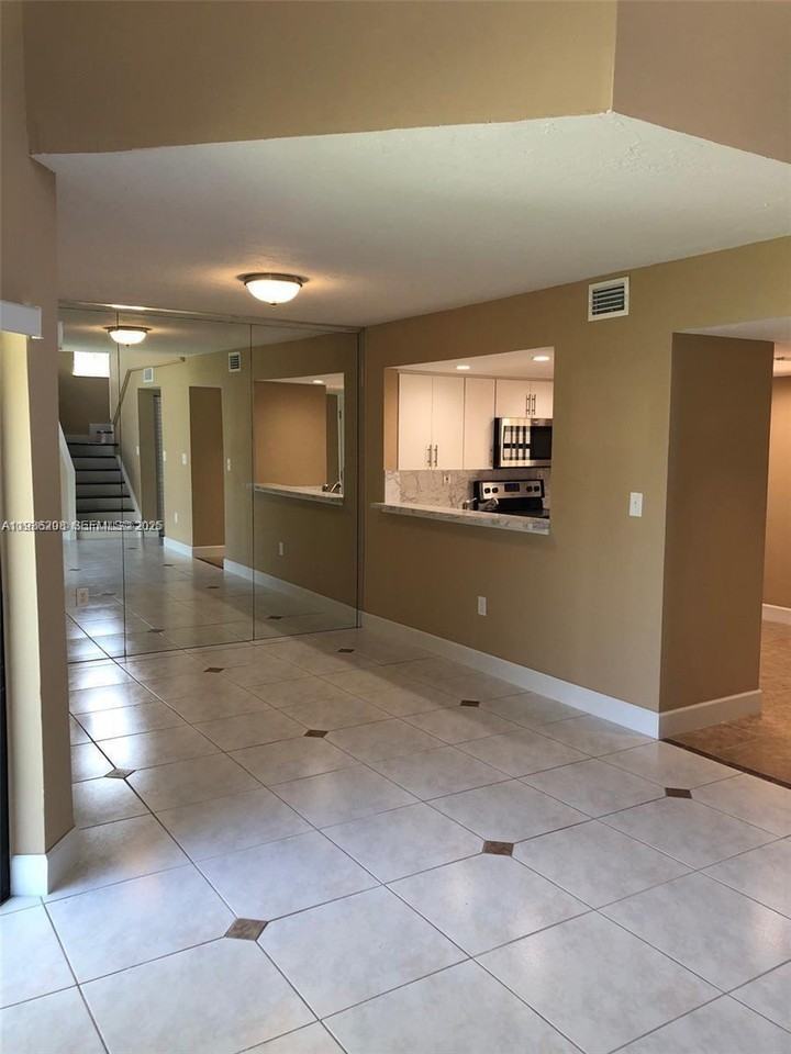 1400 San Remo Cir - Photo 2 of 8