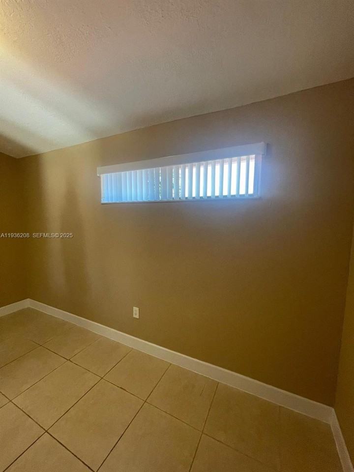 1400 San Remo Cir - Photo 6 of 8