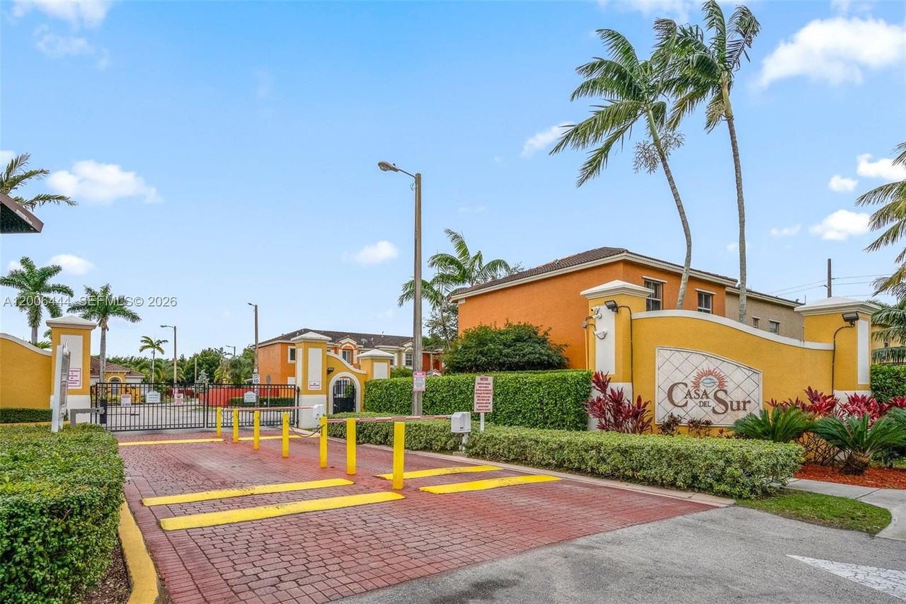 627 E Mowry Ct - Photo 2 of 8