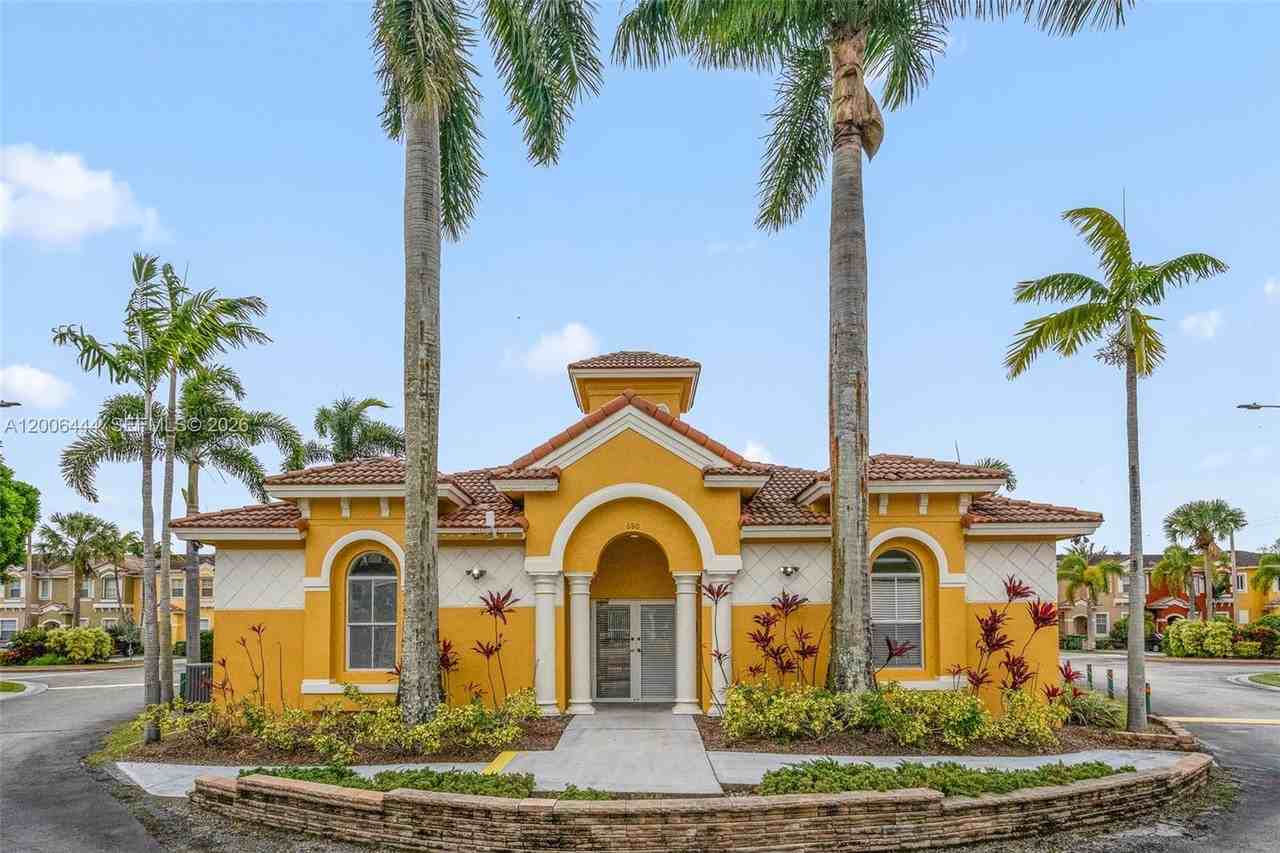 627 E Mowry Ct - Photo 5 of 8