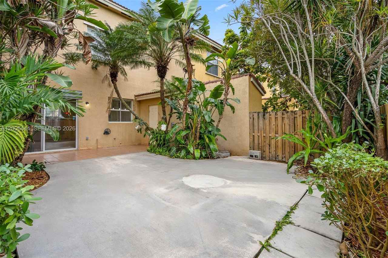 627 E Mowry Ct - Photo 7 of 8