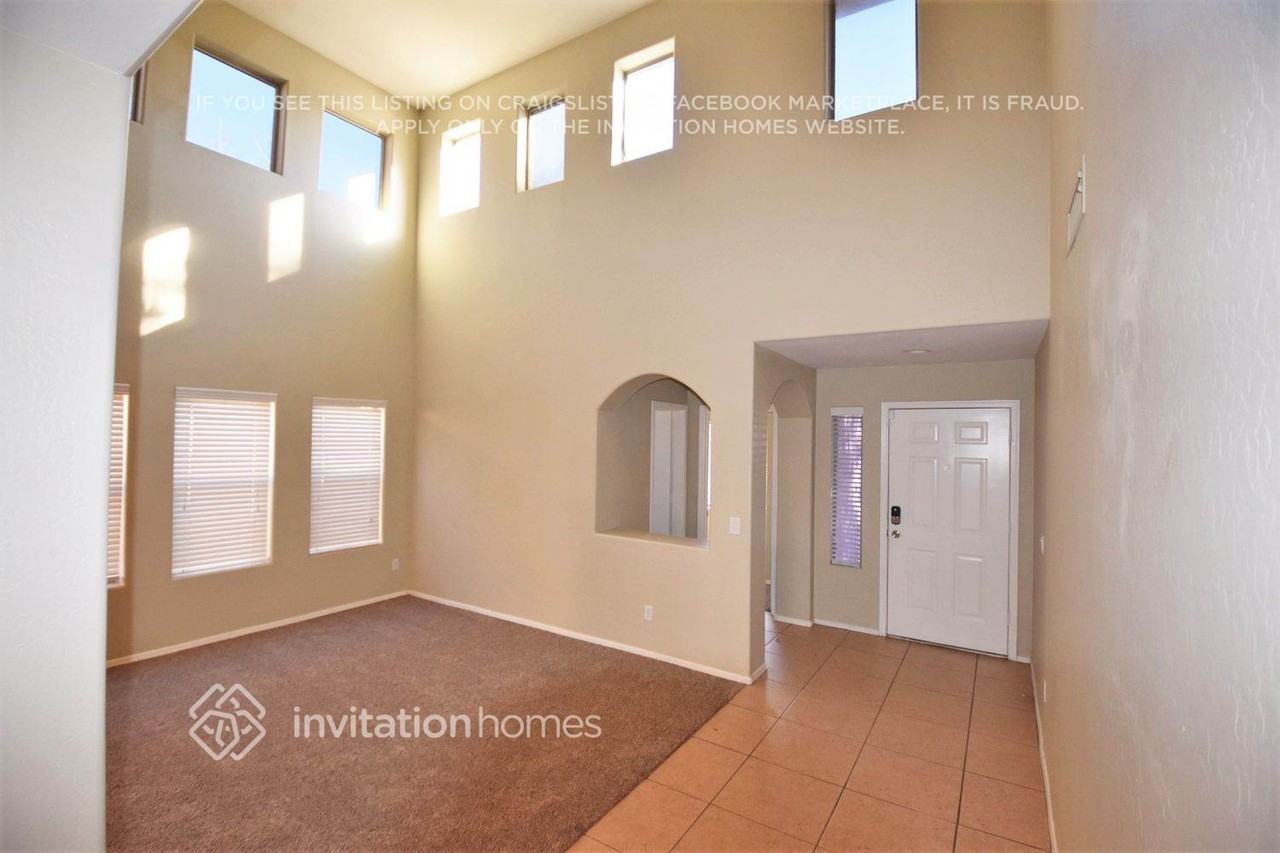 8134 W Hilton Ave - Photo 2 of 11