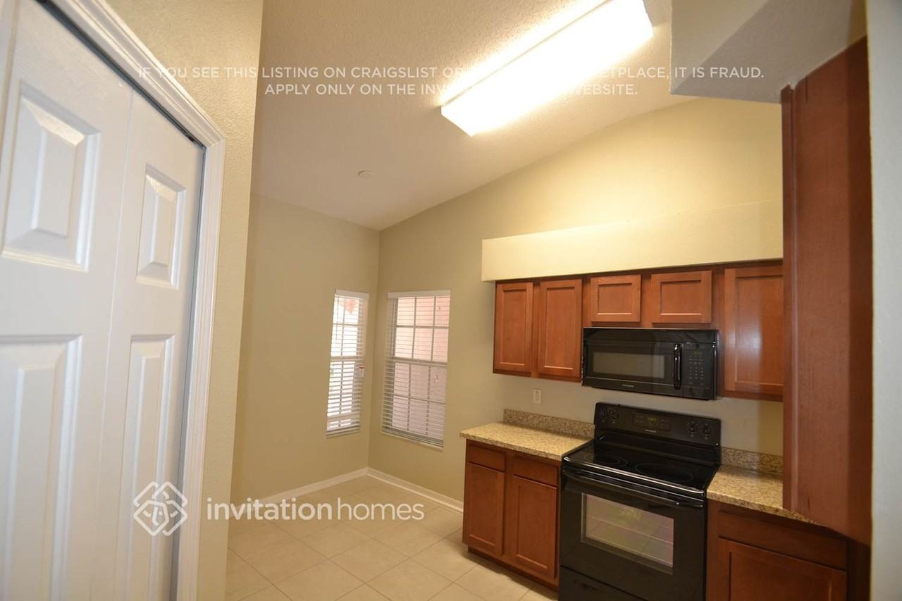 3001 Summer House Dr - Photo 2 of 9