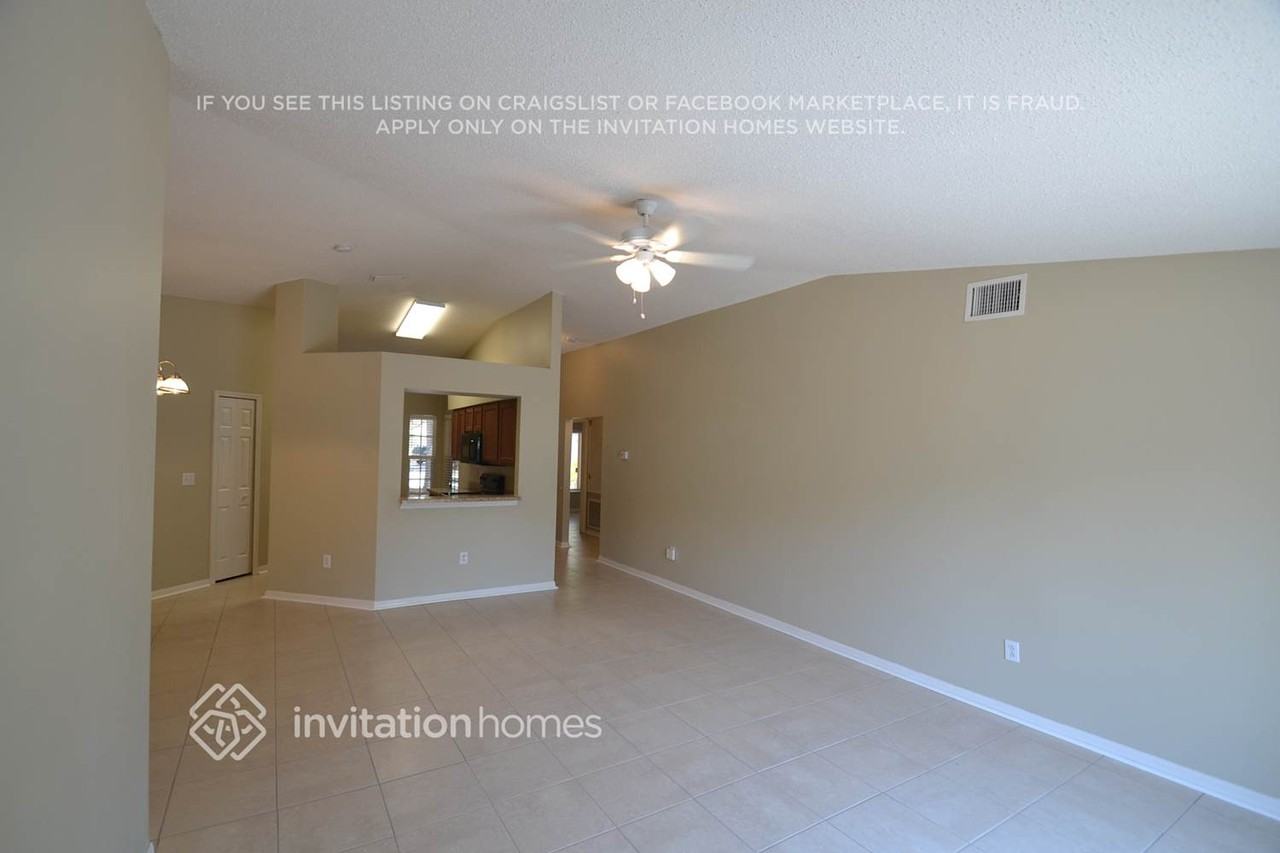 3001 Summer House Dr - Photo 4 of 9