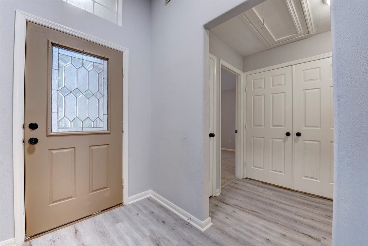 9026 Eaglecove Dr - Photo 2 of 29
