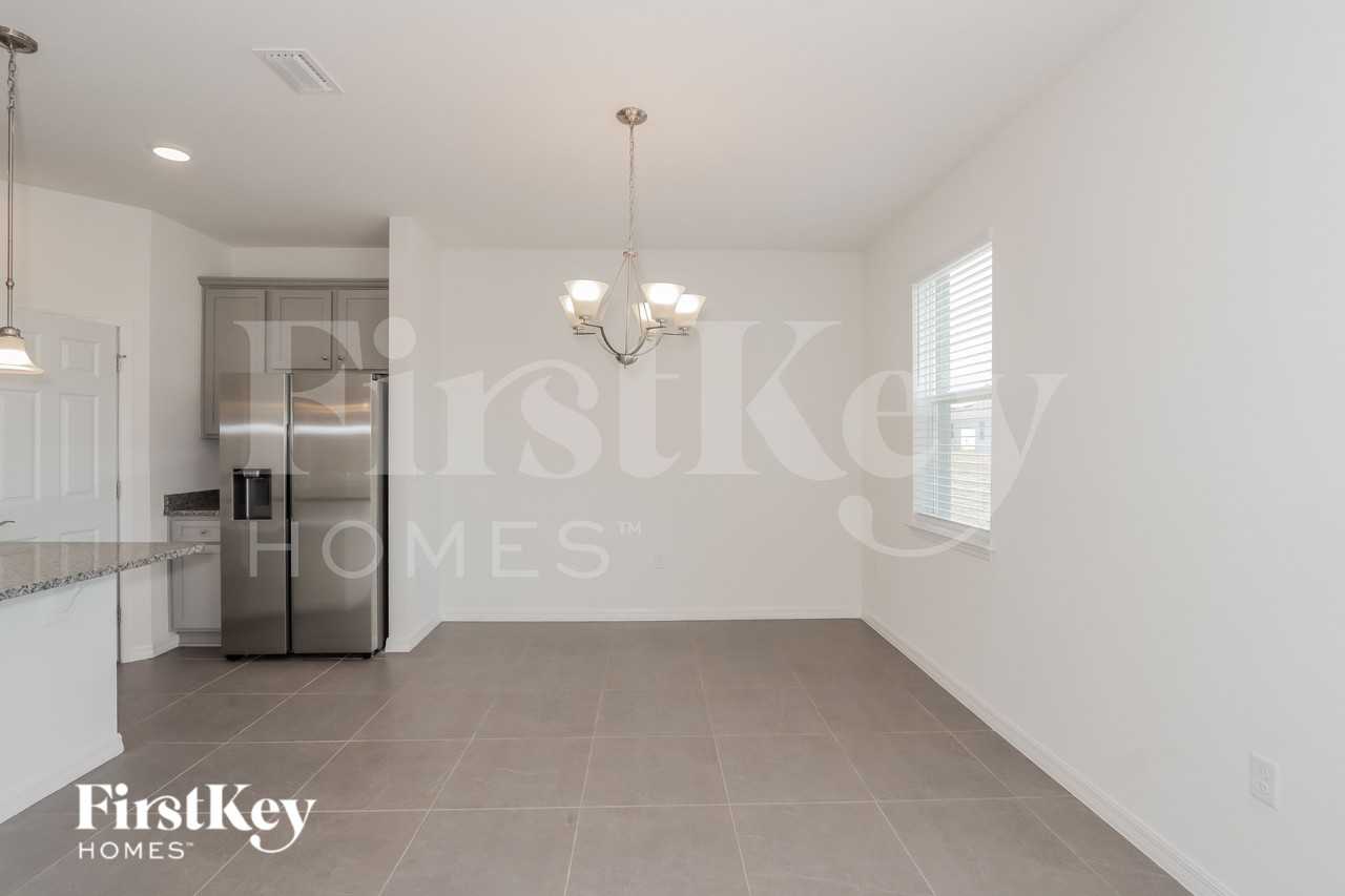 303 Corbel Ln - Photo 4 of 16