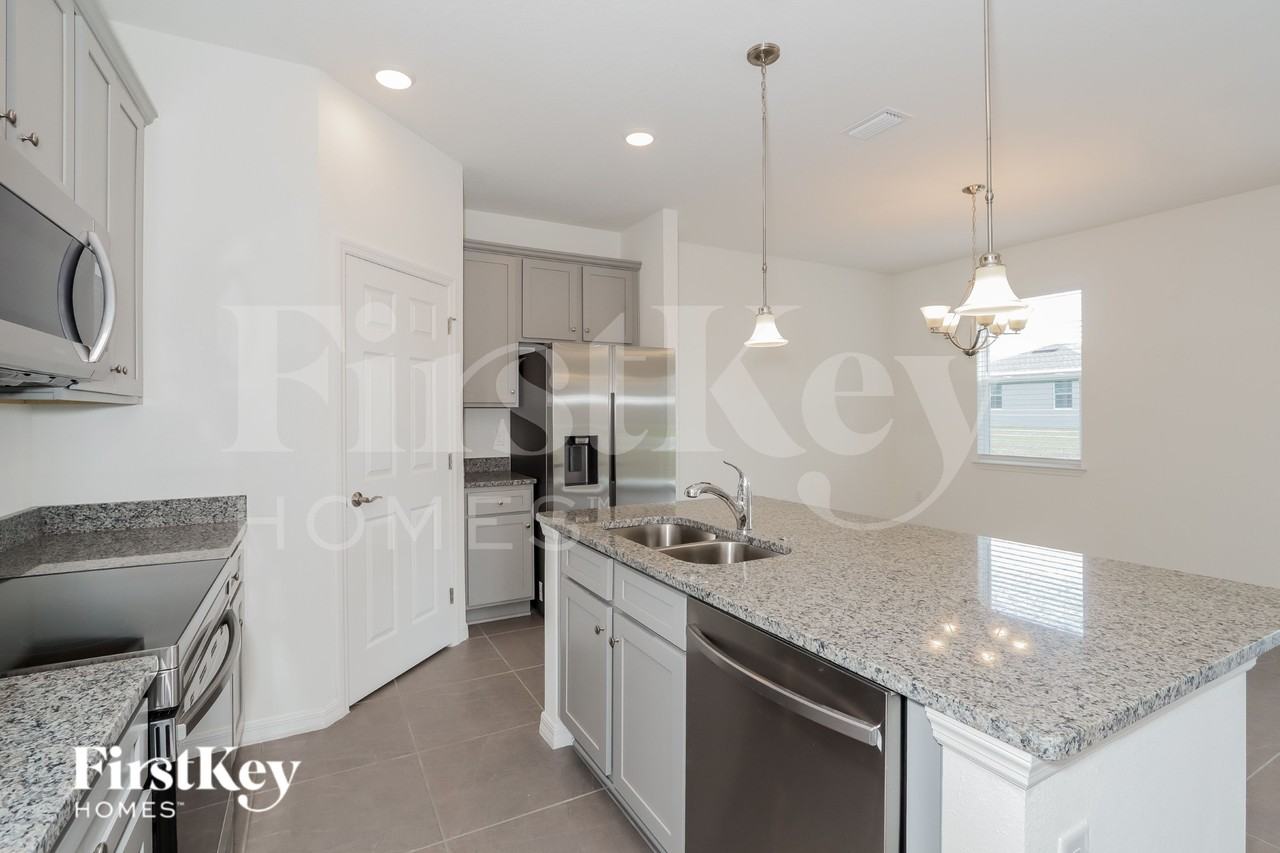 303 Corbel Ln - Photo 6 of 16