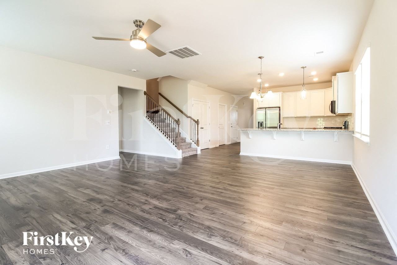 905 Birchcrest Way - Photo 3 of 16