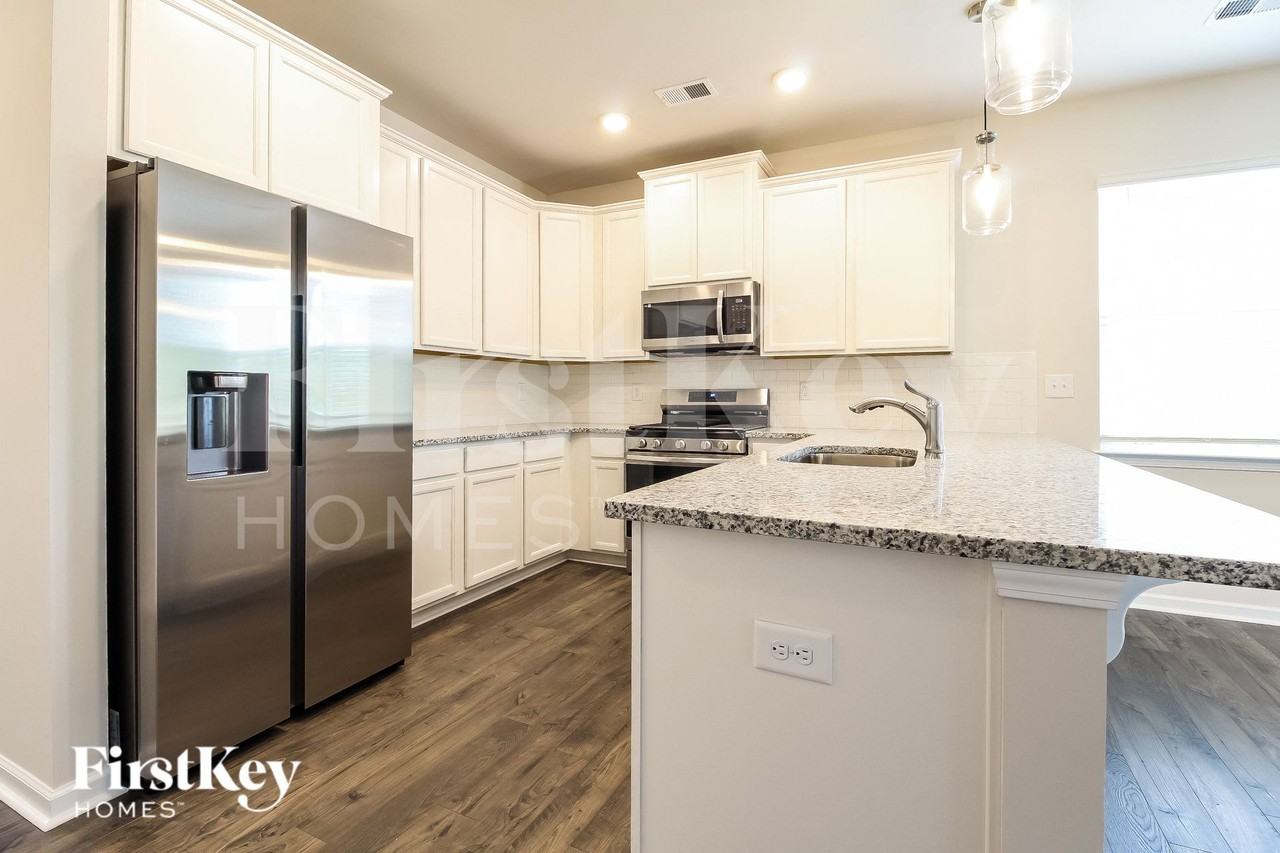 905 Birchcrest Way - Photo 4 of 16