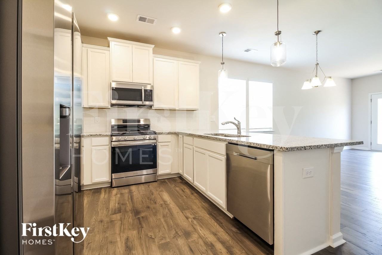 905 Birchcrest Way - Photo 5 of 16