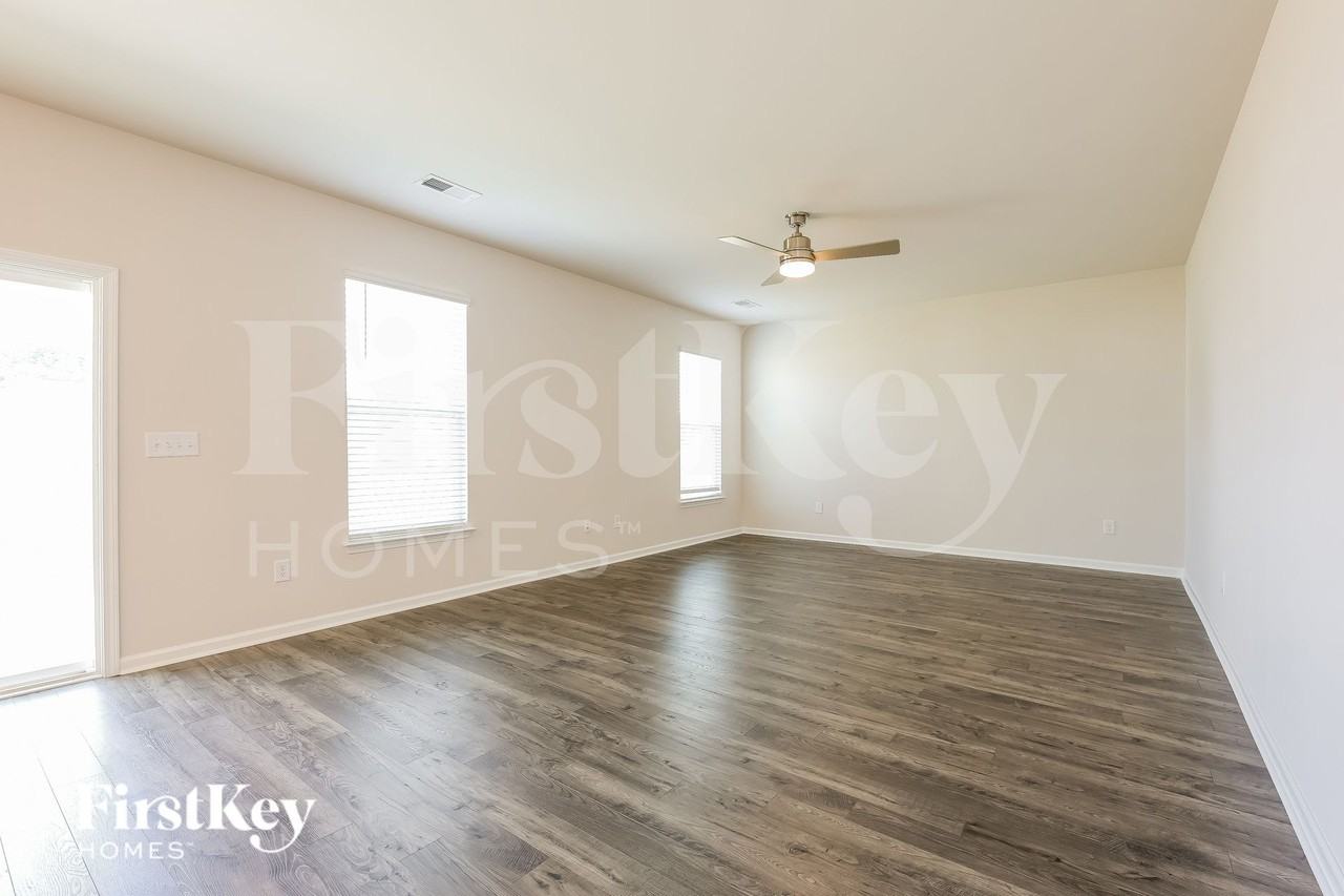 302 Stonefence Dr - Photo 3 of 16