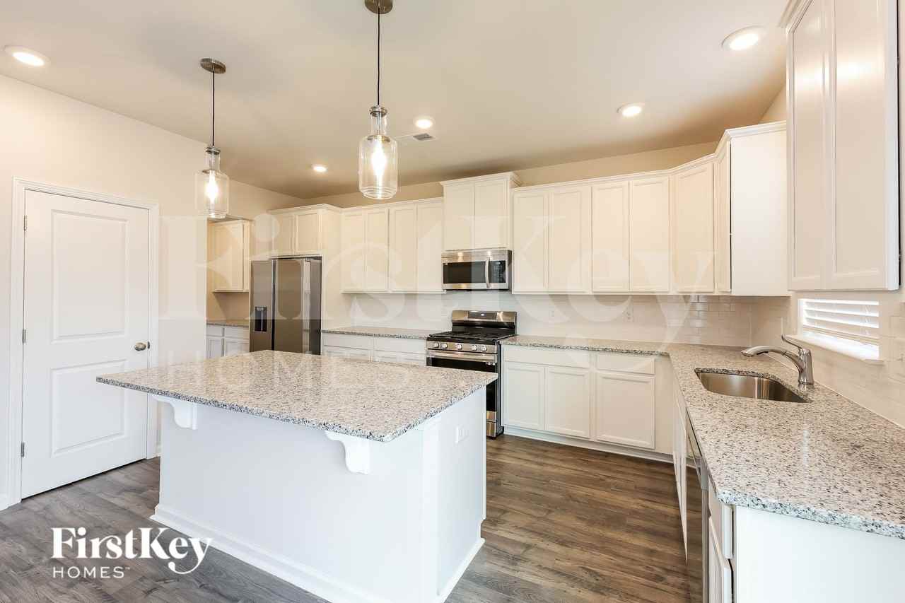 302 Stonefence Dr - Photo 7 of 16