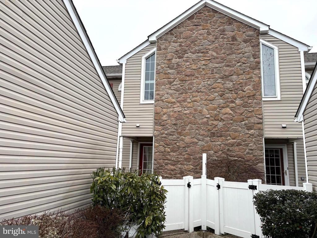 1505 Potters Pl - Photo 2 of 28