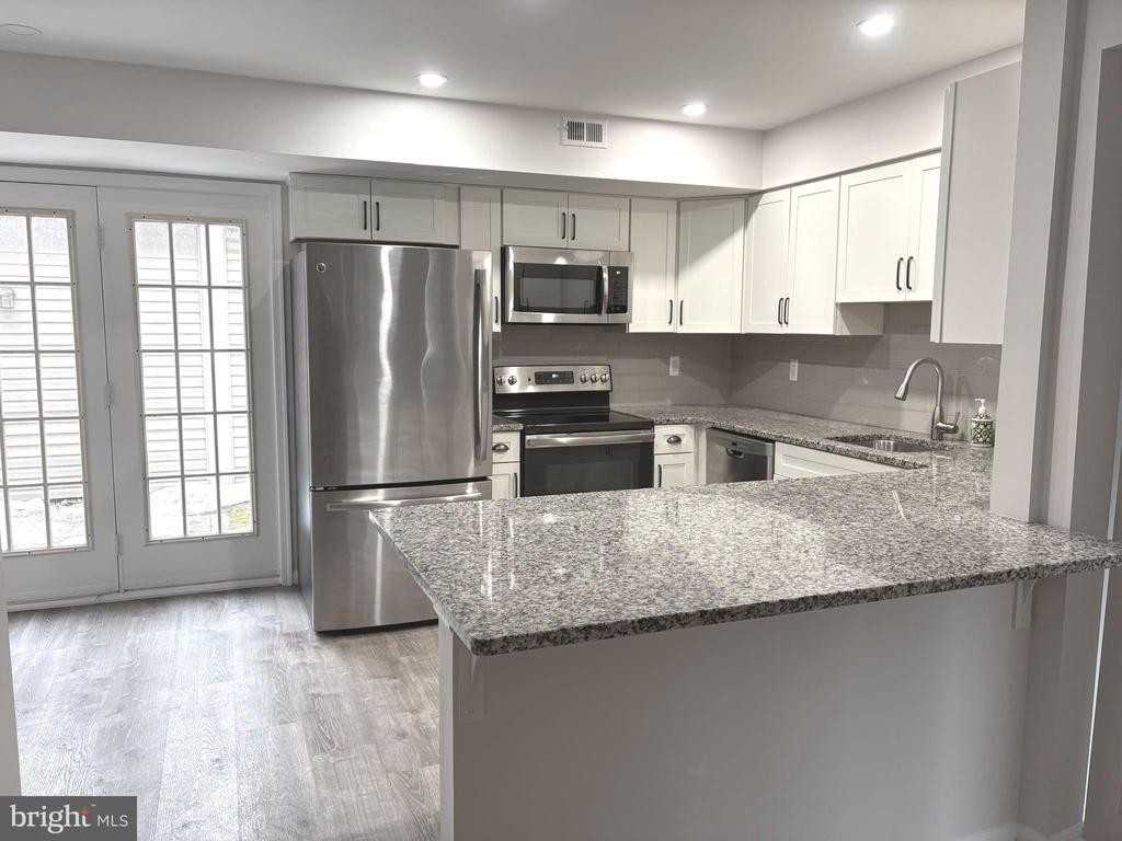 1505 Potters Pl - Photo 3 of 28