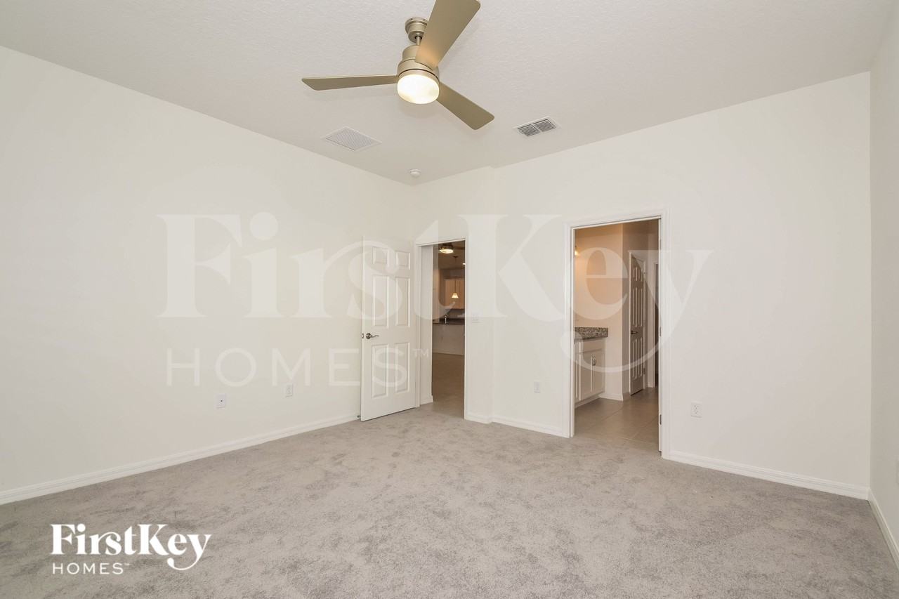 320 Corbel Ln - Photo 7 of 16