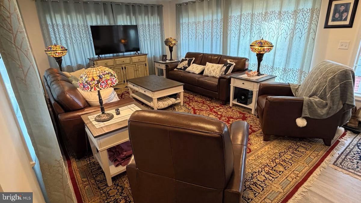 1570 Overlook Dr - Photo 4 of 20