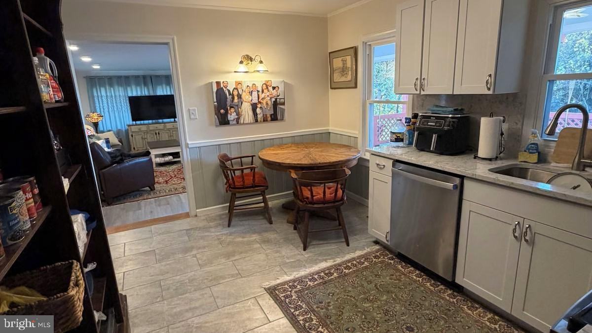 1570 Overlook Dr - Photo 6 of 20