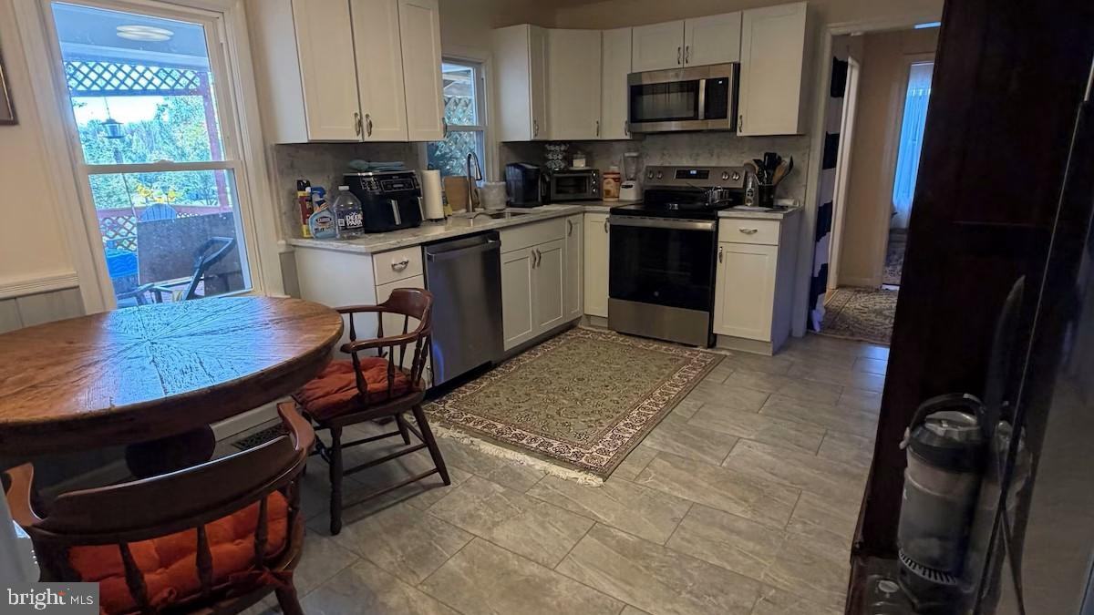 1570 Overlook Dr - Photo 7 of 20