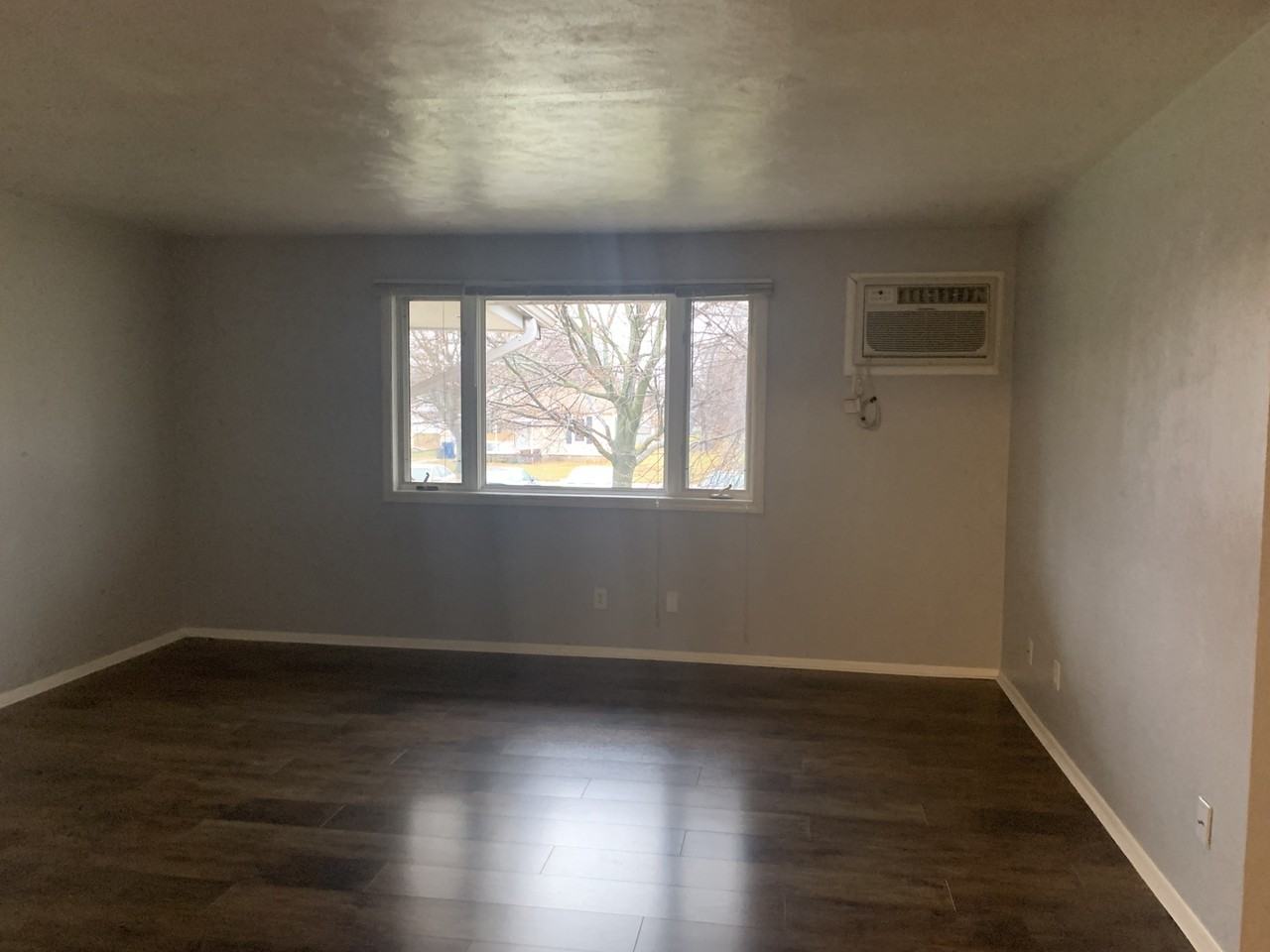 407 E Seminole St ##5 - Photo 3 of 10