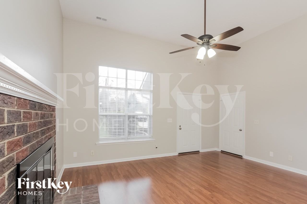 6202 Suntrace Way - Photo 4 of 15