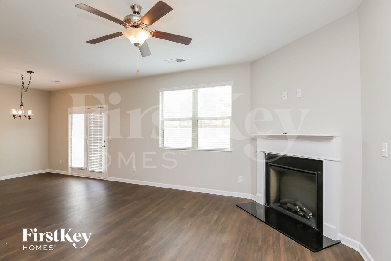 2102 Massey Ln - Photo 2 of 15