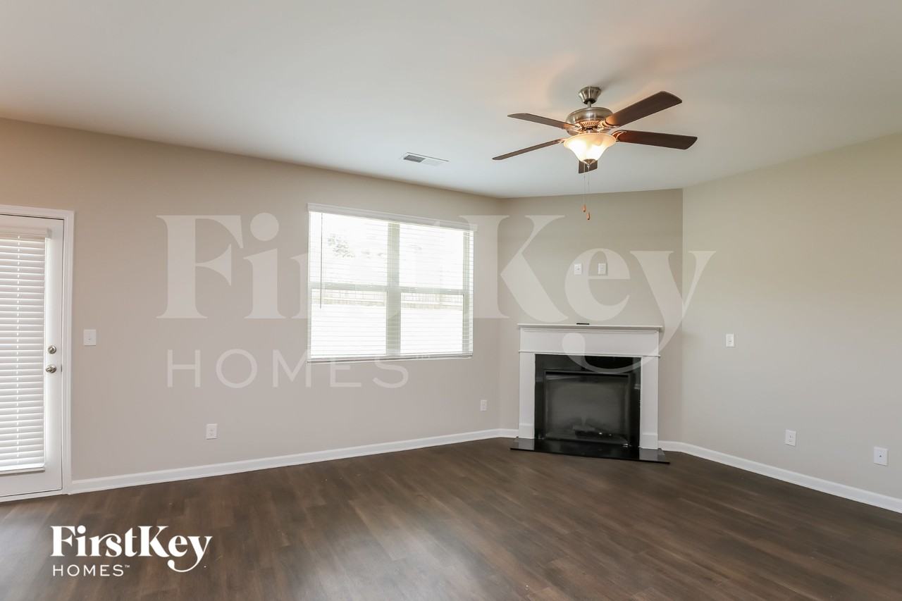 2102 Massey Ln - Photo 3 of 15