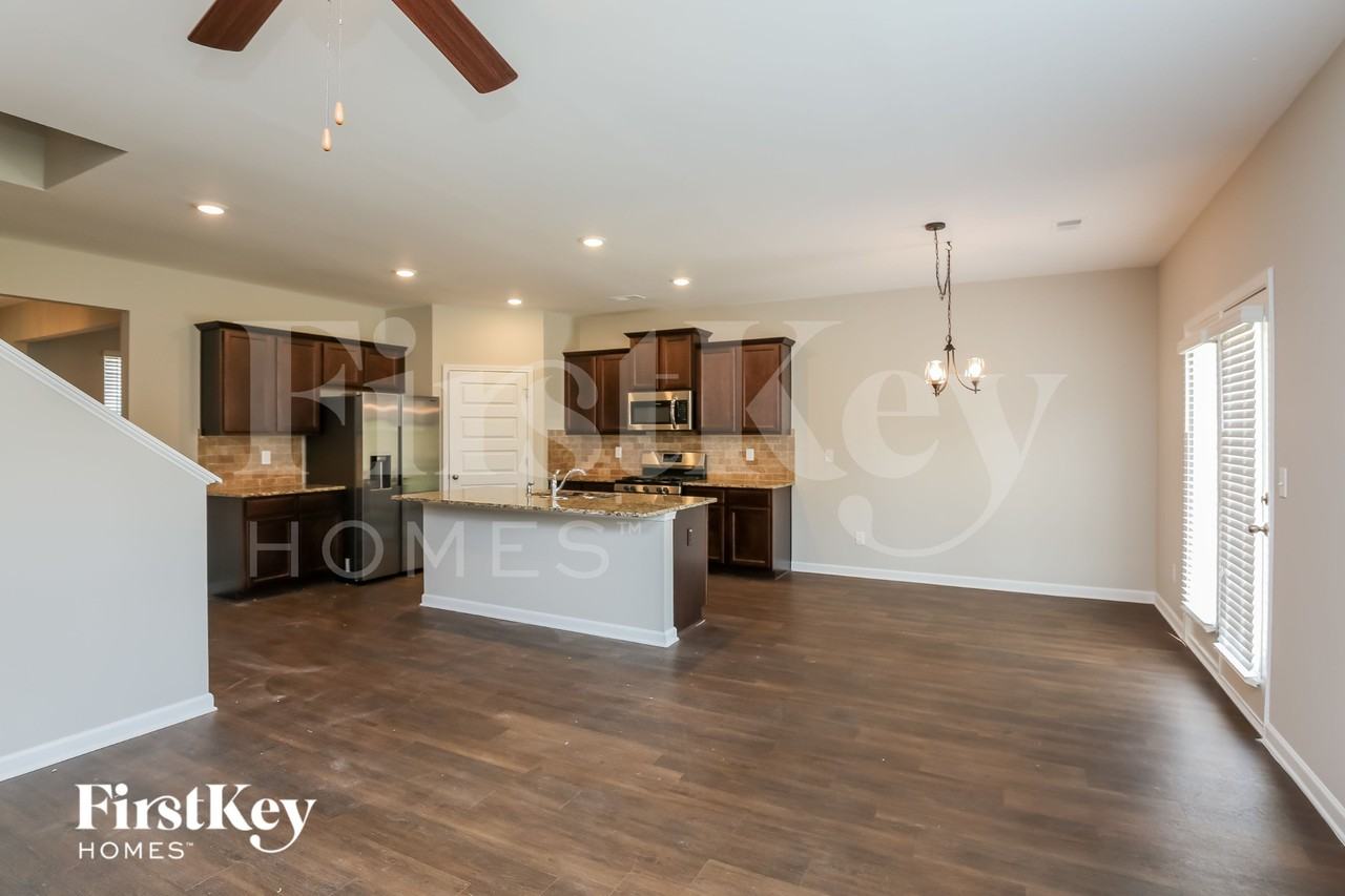 2102 Massey Ln - Photo 5 of 15