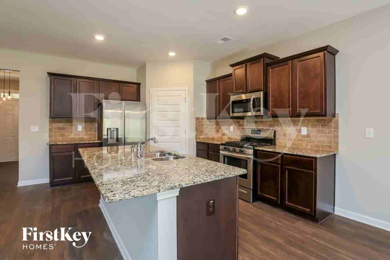 2102 Massey Ln - Photo 6 of 15