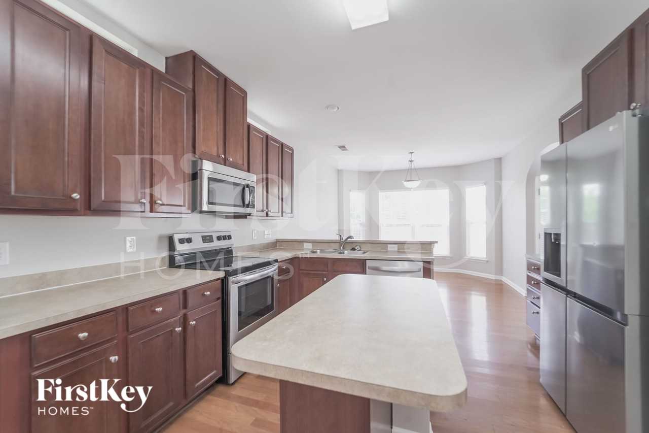 9508 Long Hill Dr - Photo 5 of 16