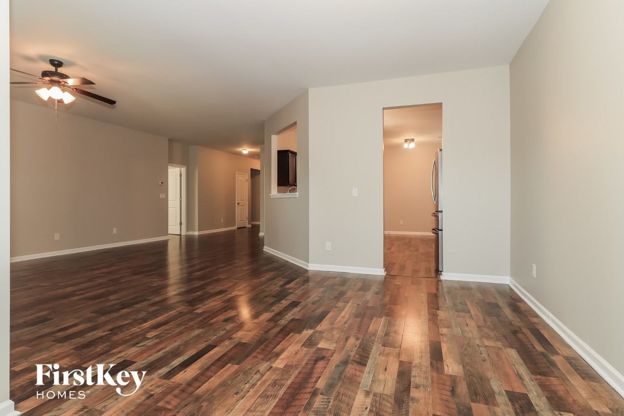 109 Caledonian Cir - Photo 2 of 15