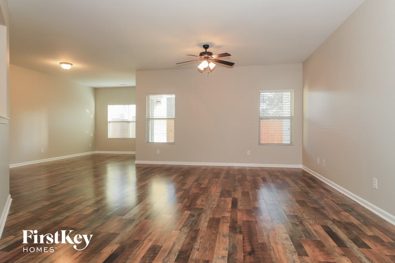 109 Caledonian Cir - Photo 3 of 15