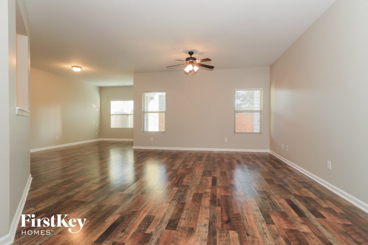 109 Caledonian Cir - Photo 4 of 15