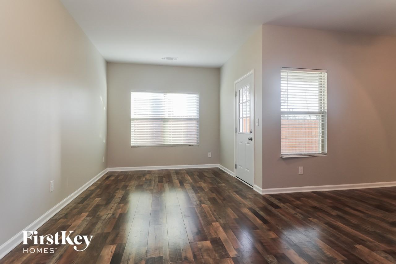 109 Caledonian Cir - Photo 5 of 15