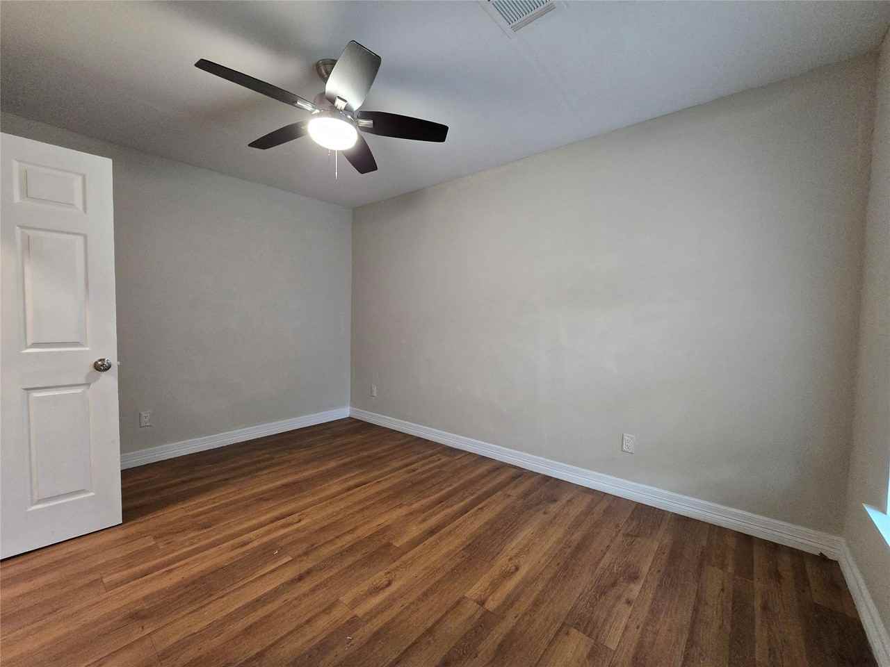 19736 Dunbar Ave - Photo 5 of 16
