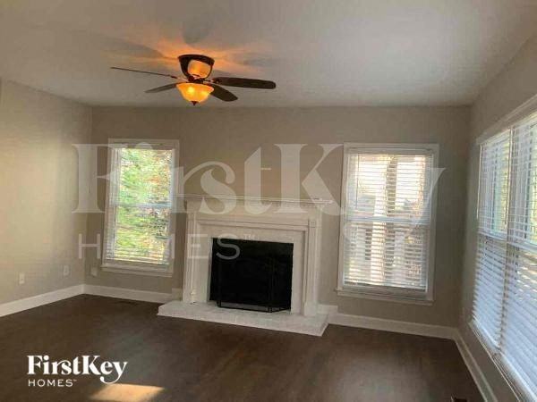 1520 Maplewood Ct - Photo 3 of 10