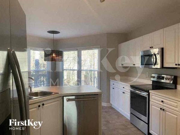 1520 Maplewood Ct - Photo 4 of 10